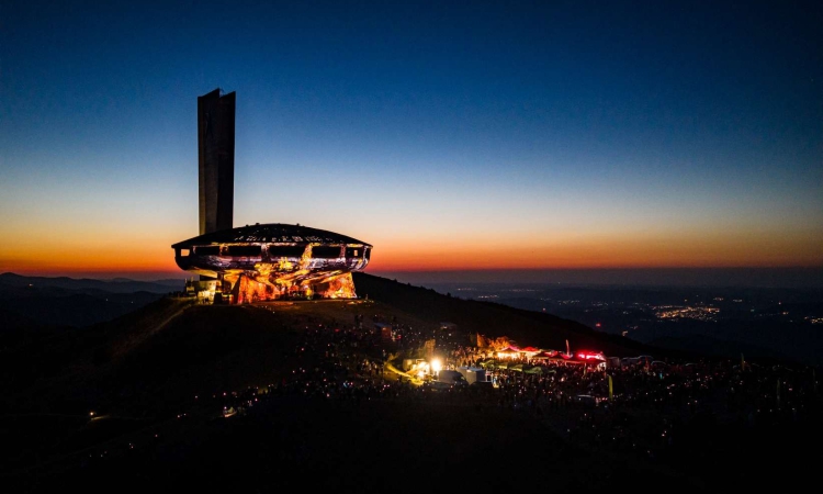 ОPEN BUZLUDZHA 2026 събира Роби, Мона, Прея и Тригайда на най-извънземната сцена